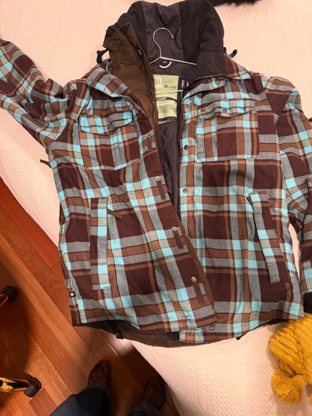 686 Men’s S Plaid ski/snow board Jacket in Brown and Light Blue
